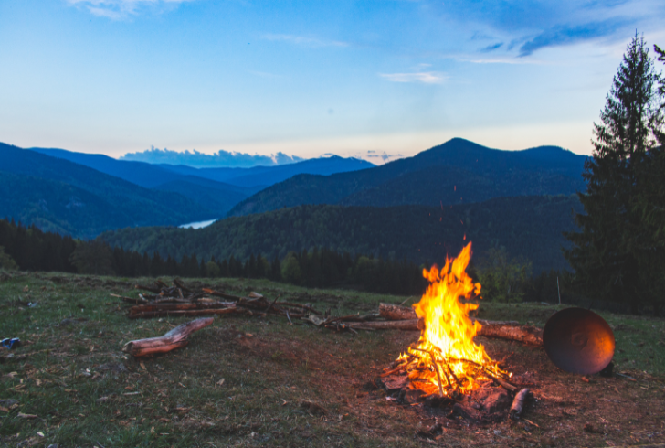 How to Make a Campfire Safely – Your Complete Guide